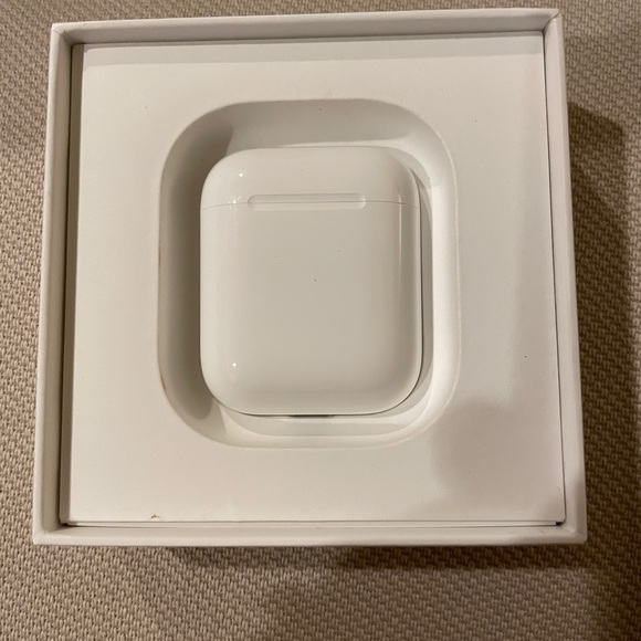 apple air pods second generation - Picture 1 of 6